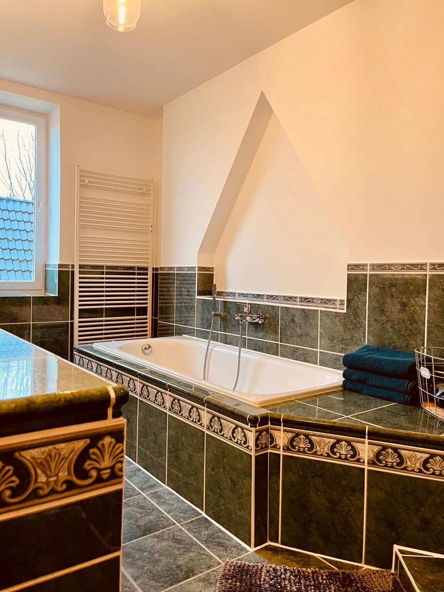 B E D & A G E D E S I G N -Extra Large- Wunderschoene Komplette Wohnung Mit Viel Platz & 4 Schlafzimmer B E D & A G E D E S I G N -Small- Wunderschoenes Zimmer Mit Bad Rechnungserstellung Fuer Geschaeftsreisende & Firmen Hünxe المظهر الخارجي الصورة