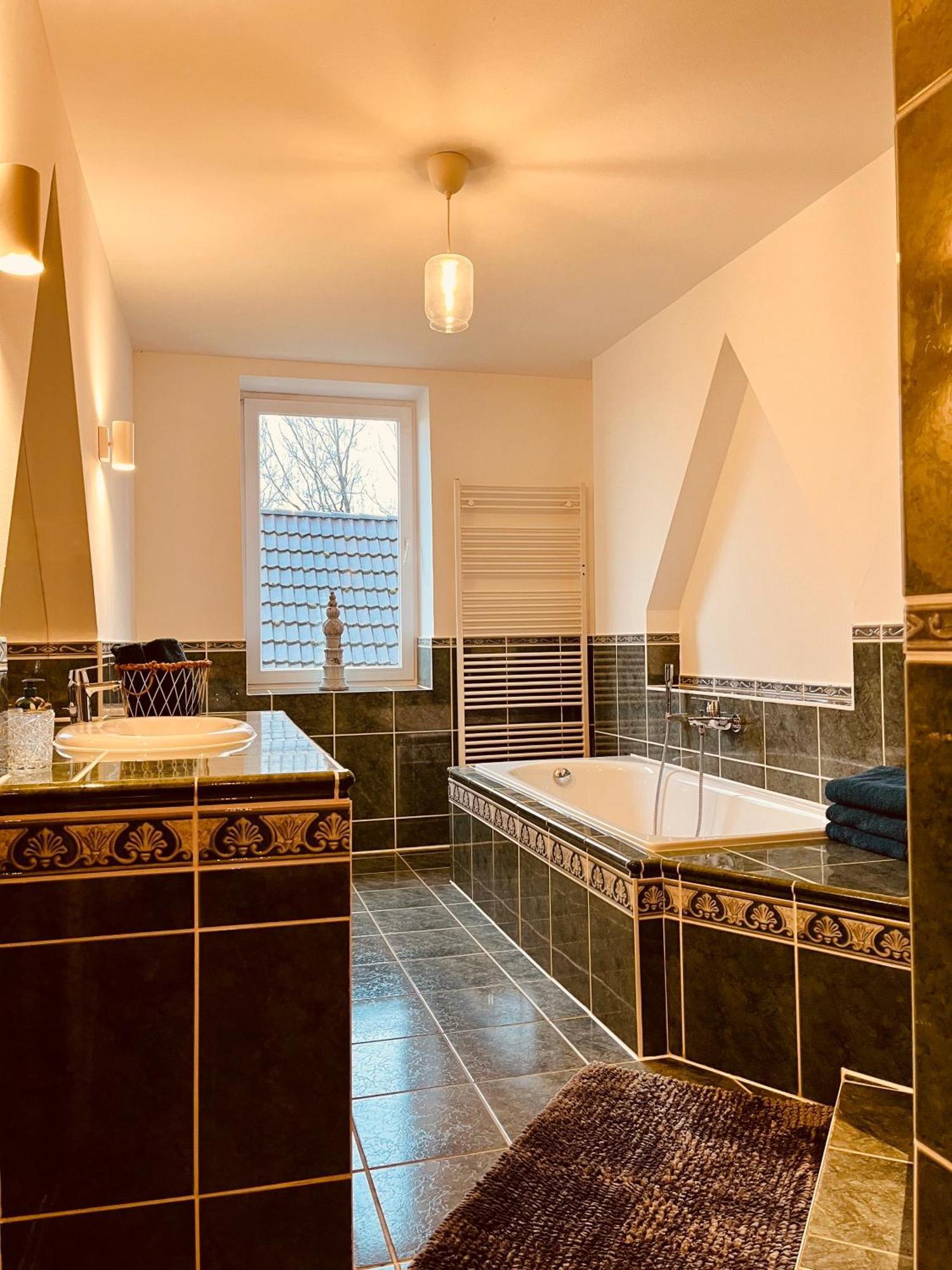 B E D & A G E D E S I G N -Extra Large- Wunderschoene Komplette Wohnung Mit Viel Platz & 4 Schlafzimmer B E D & A G E D E S I G N -Small- Wunderschoenes Zimmer Mit Bad Rechnungserstellung Fuer Geschaeftsreisende & Firmen Hünxe المظهر الخارجي الصورة